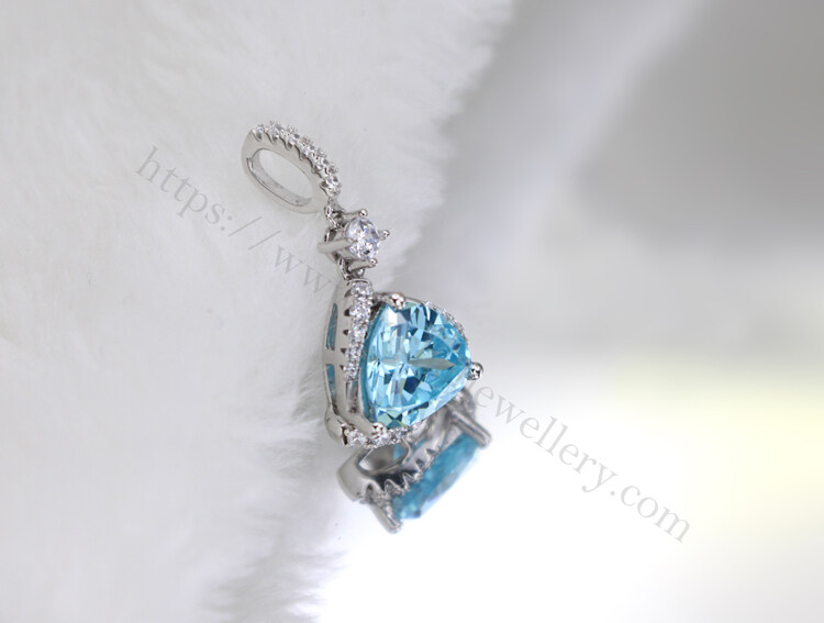 Nice aquamarine gemstone in big drop pendant.jpg
