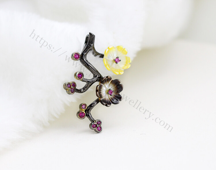classical plum blossom design pendant.jpg