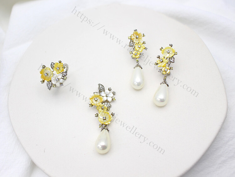 three different shell pearl flower jewelry set.jpg