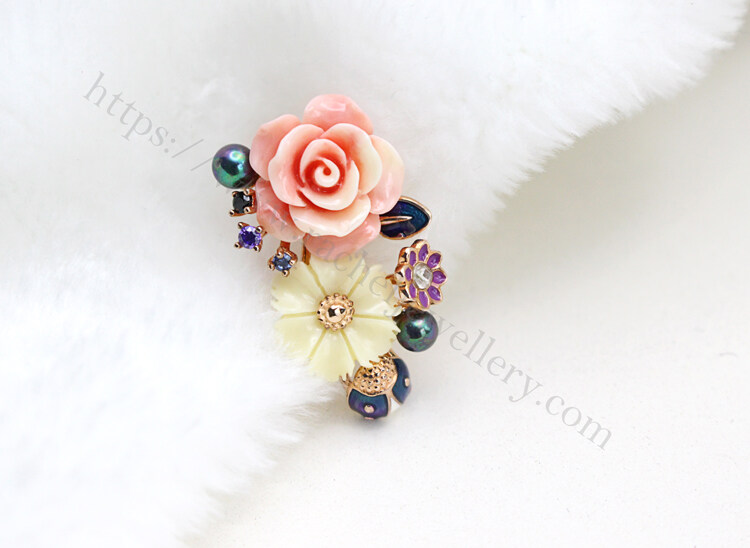 charming flower with enamel la-dybird pendant.jpg