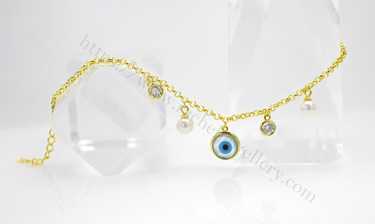 Customized pearl shell bracelet.jpg