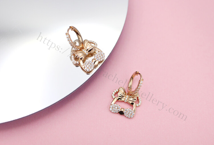 Customized Minnie mouse dangle earrings.jpg