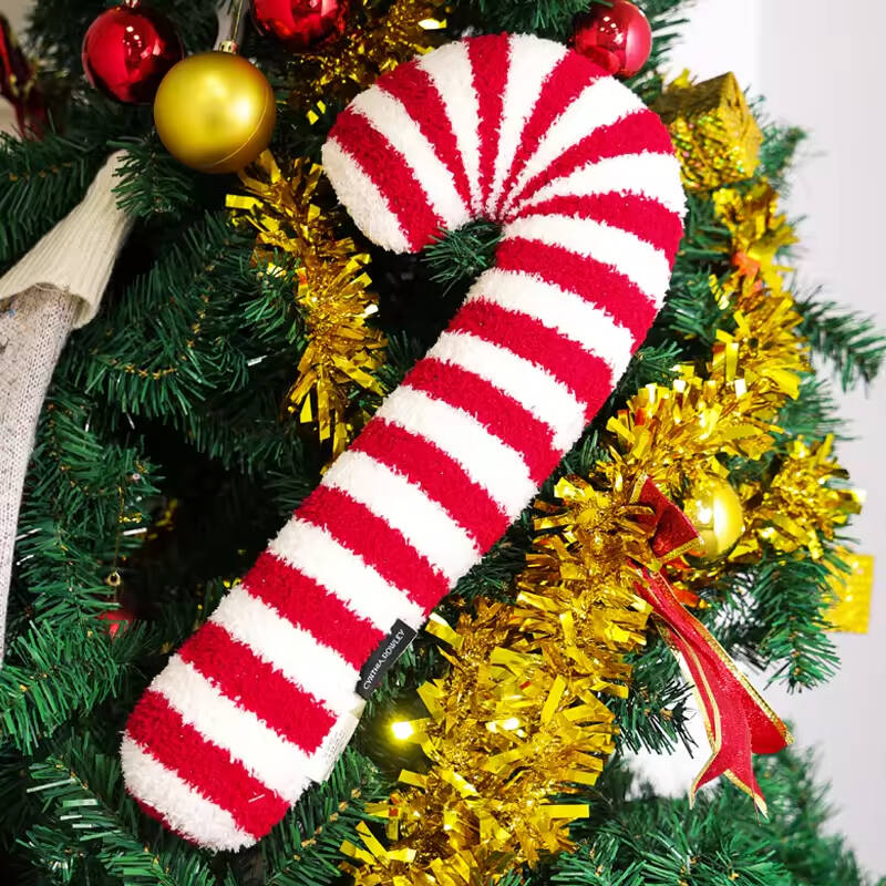 Hot Sale Christmas Decor Red Pillow Set Teddy Fur Christmas Wheel Mint Balls Candy Cane Candy Pillow