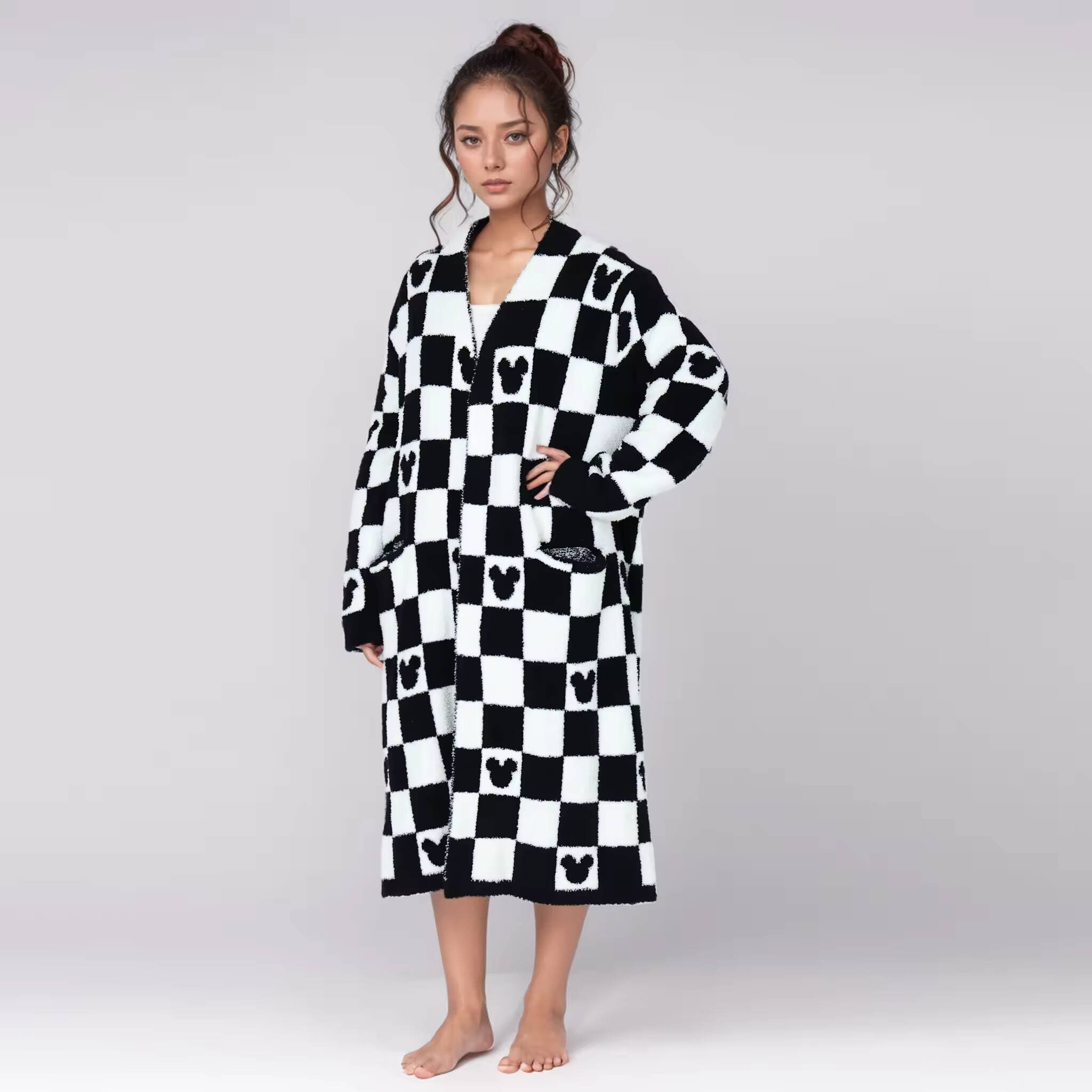 High Quality Customized Full Sleeve Black and White Pajamas Sleepwear Set for Women Wholesale