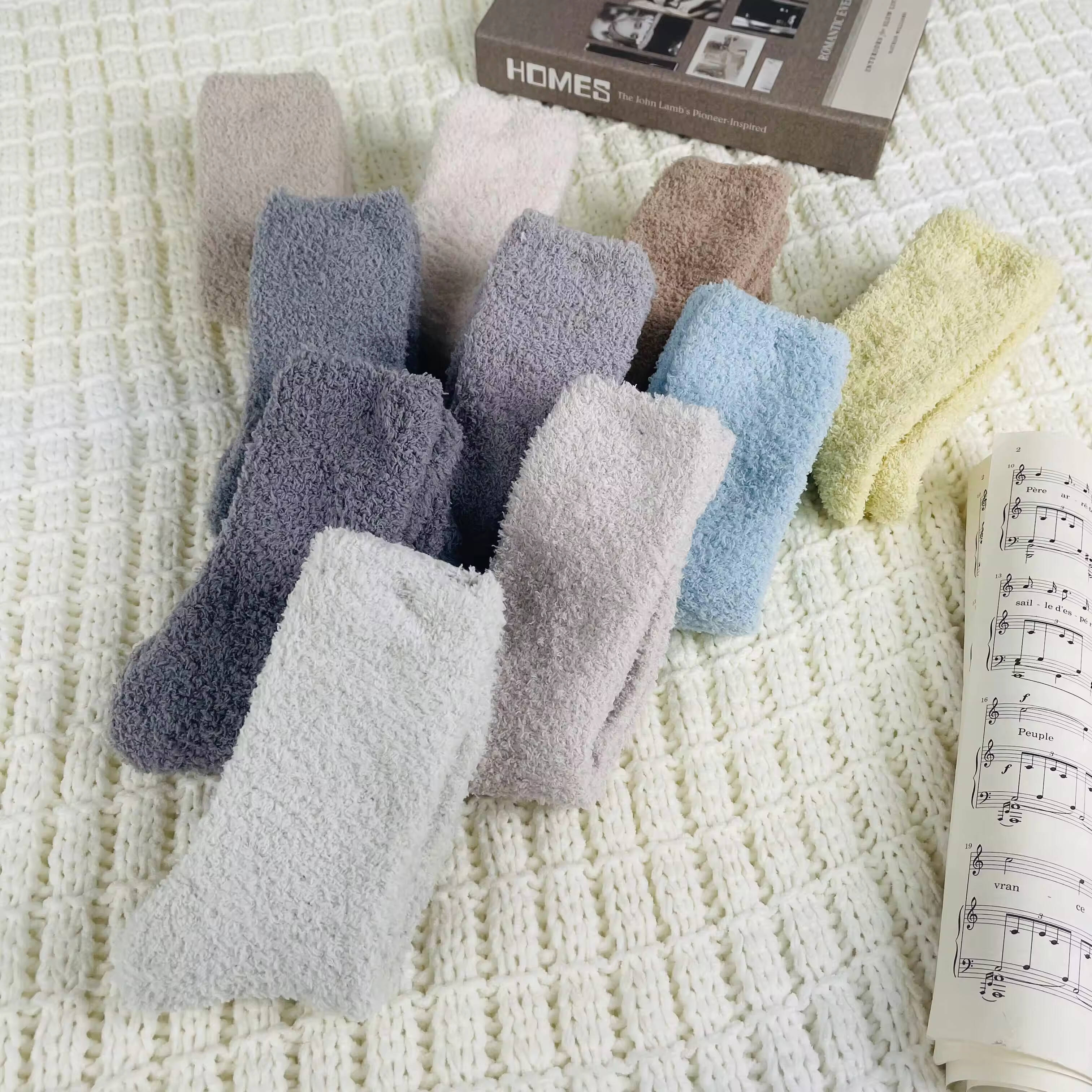Custom Design Pattern Winter Feather Yarn Floor Cute Comfortable Colorful Hand Sock for Home Women