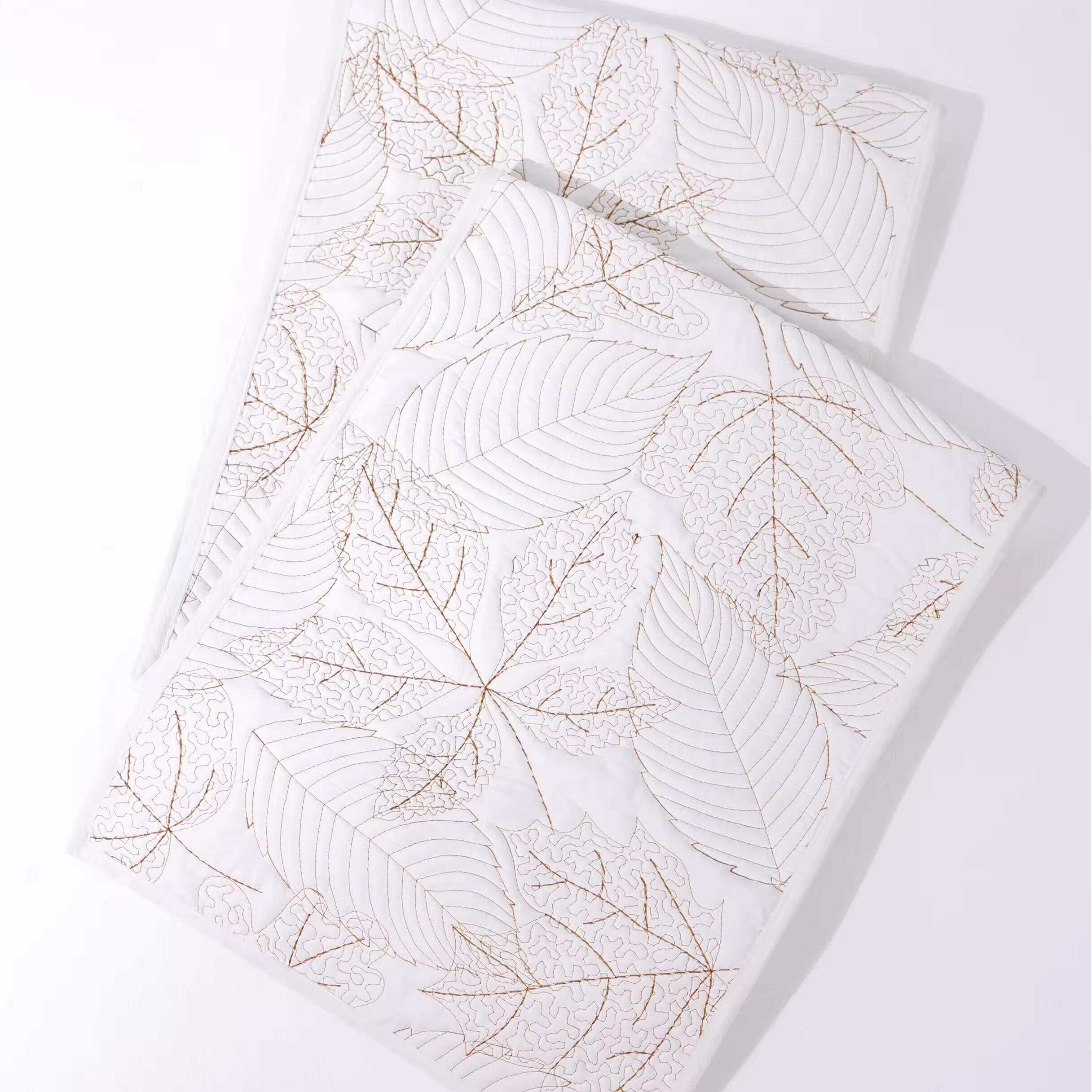 Source Factory Luxury Pattern Washable Pattern 100% Polyester Tableruuner for Dining Tables