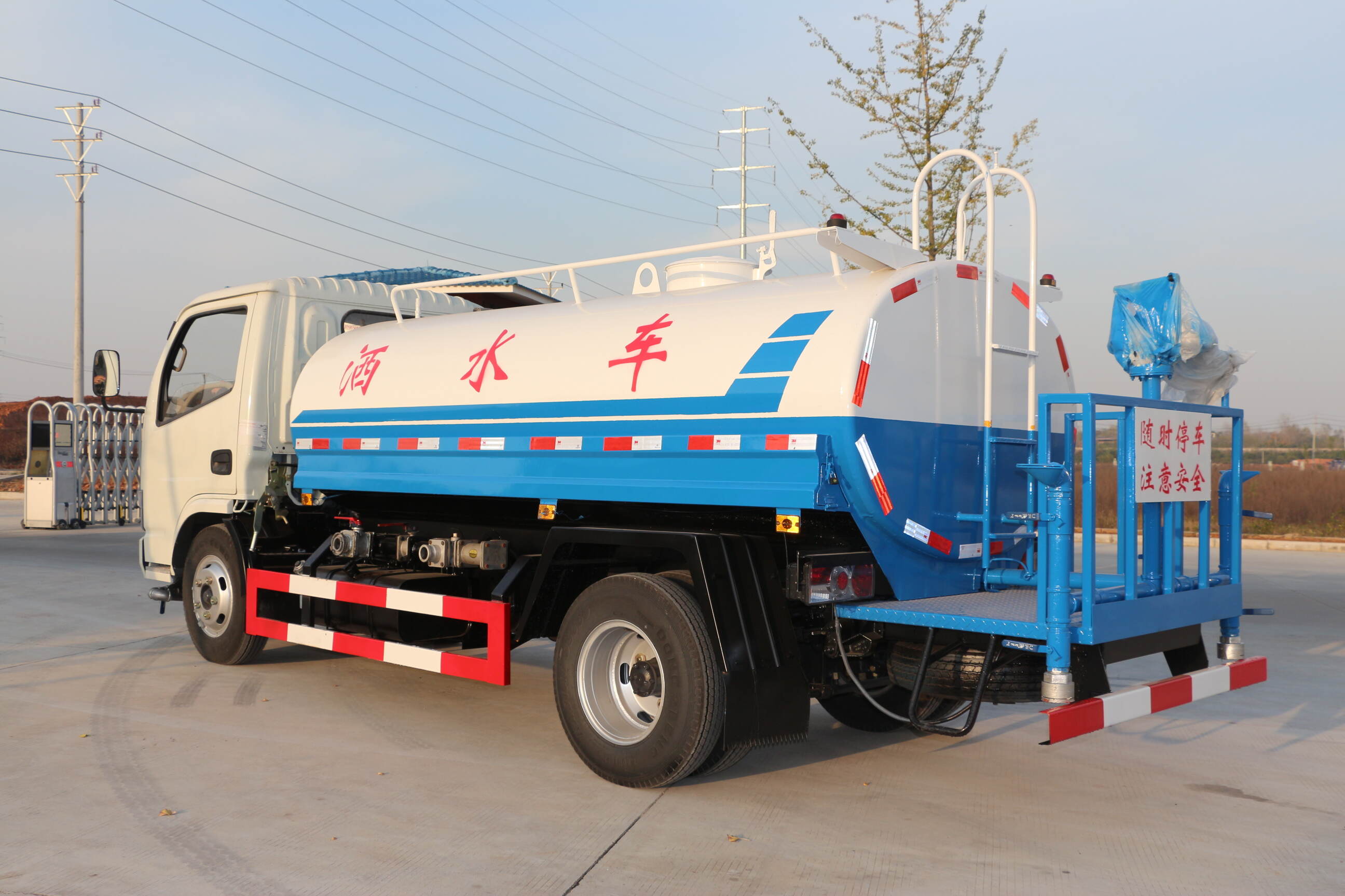 water sprinkler truck for sale ,water tanker truck manufacturers