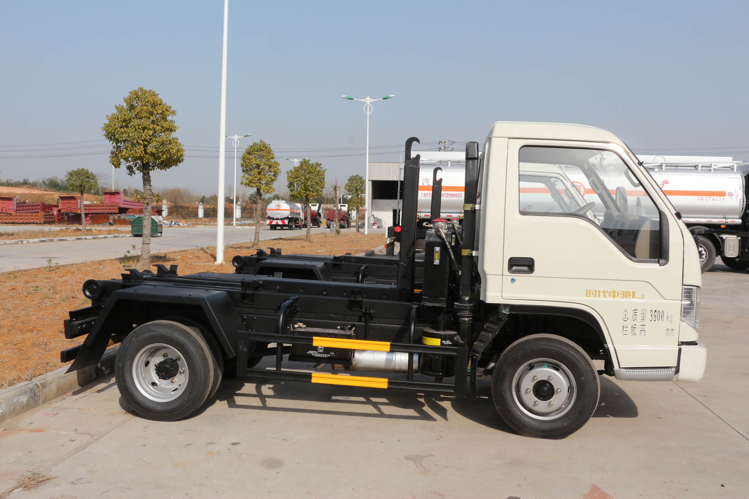 small side loader garbage truck ,automated garbage truck for sale