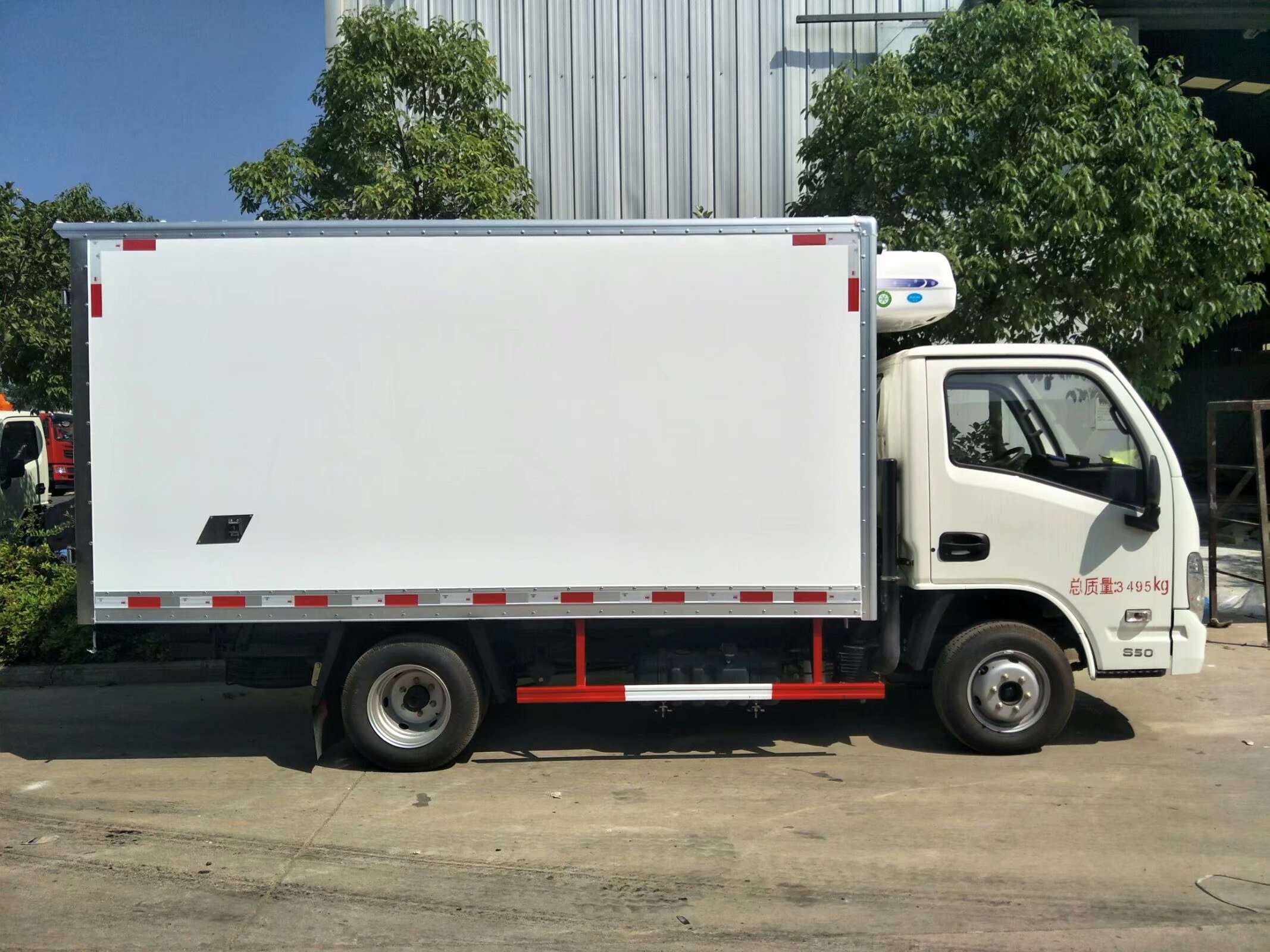 box truck with refrigerator for sale ,cheap refrigerated truck