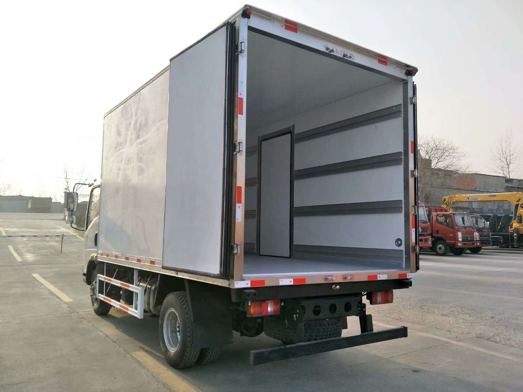 commercial refrigerated trucks
