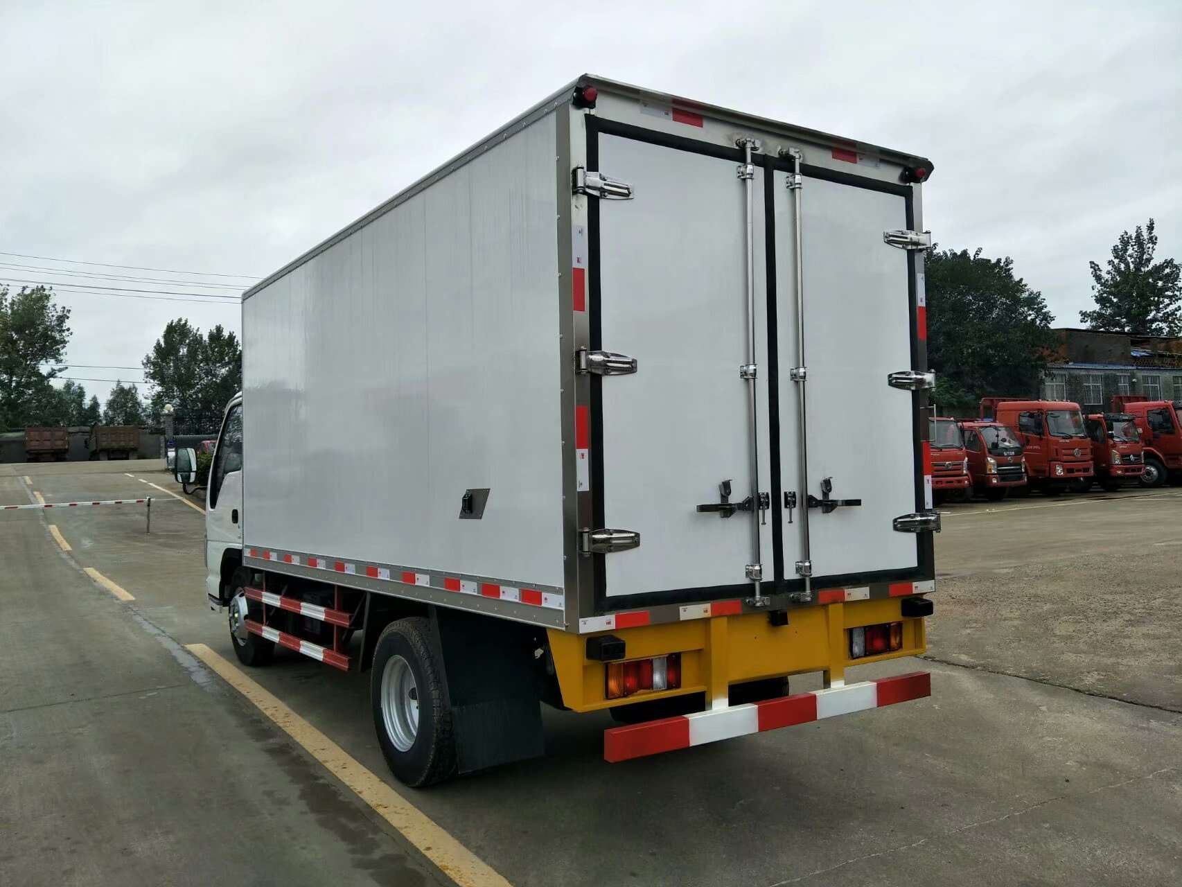 new refrigerator trucks ,refrigerated catering truck