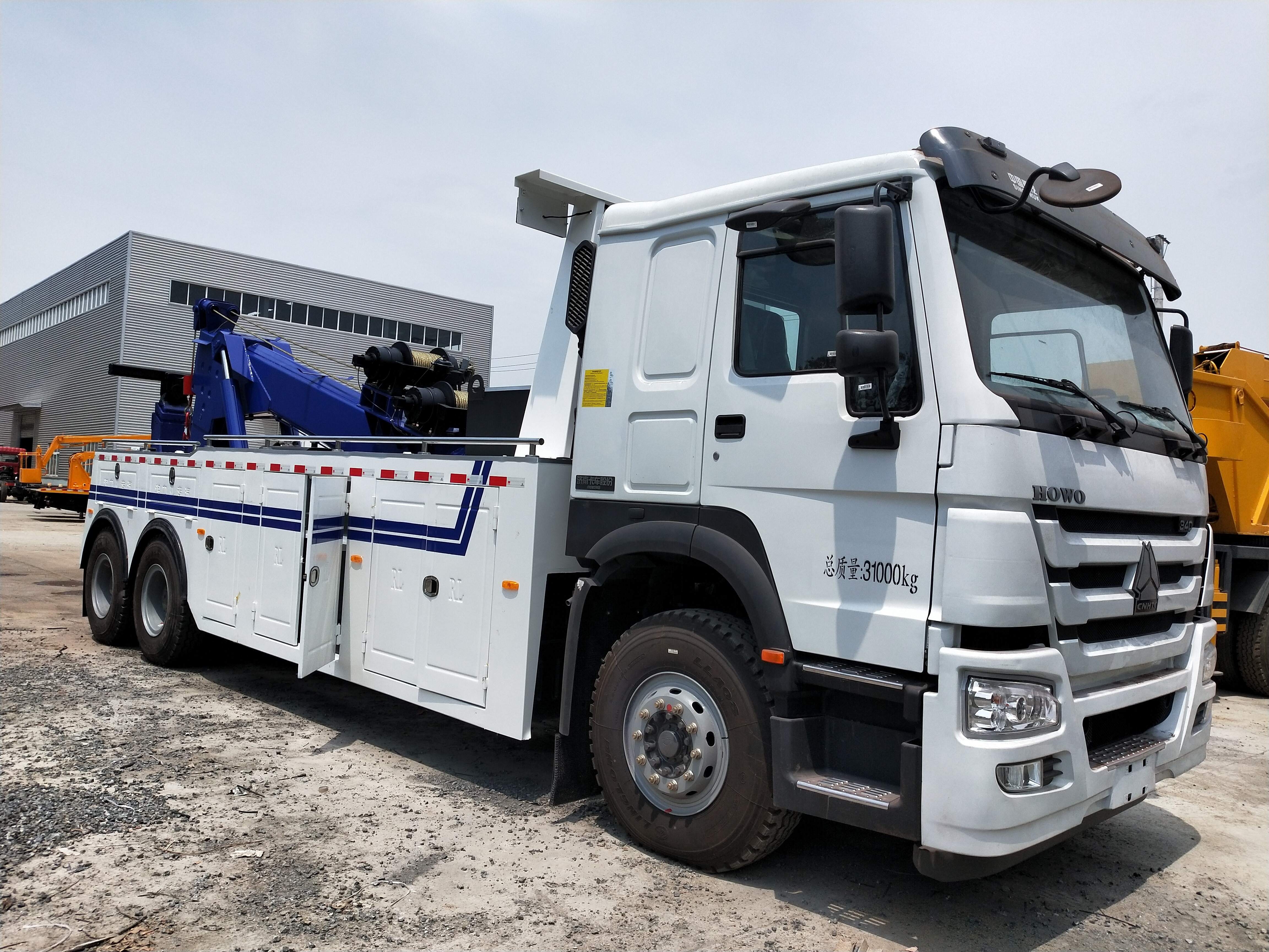 Sinotruk HOWO 80 ton tow truck