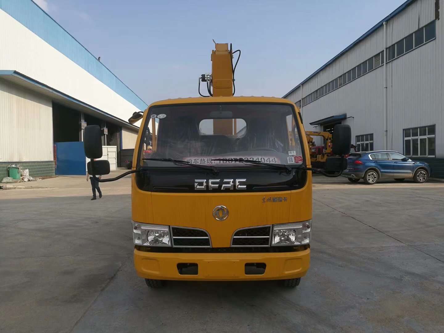 China service trucks with crane