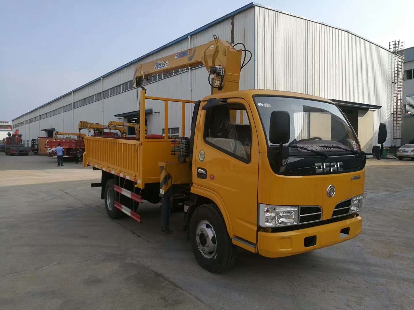 China service trucks with crane