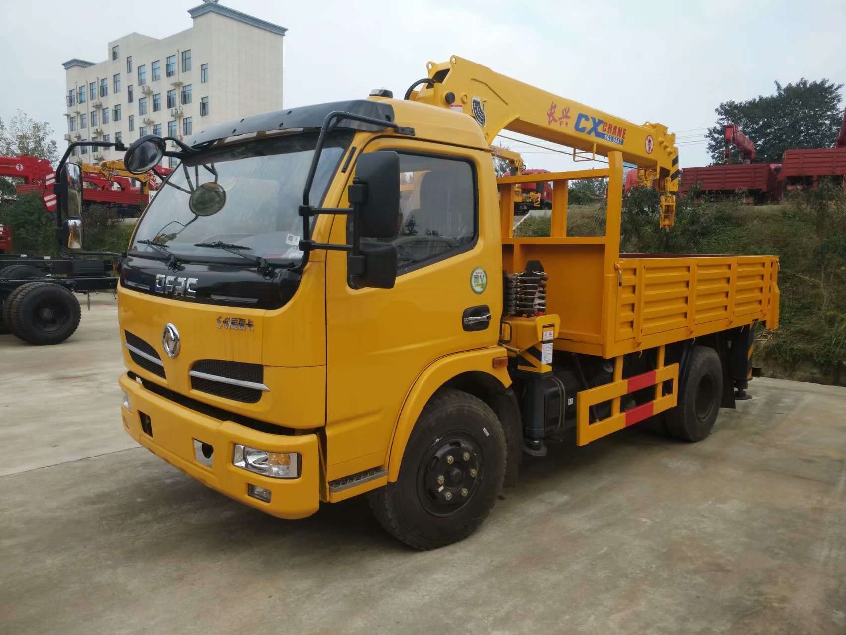 Dongfeng small trailer mounted cranes