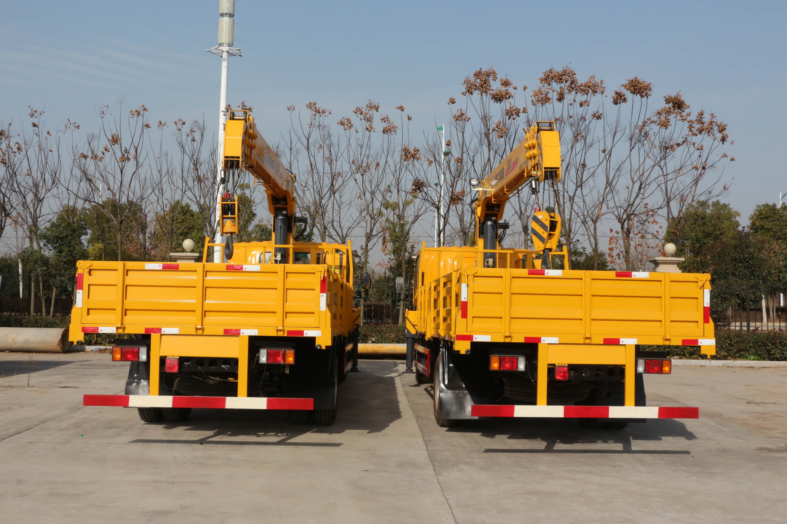 container truck with crane ,crane truck with flatbed