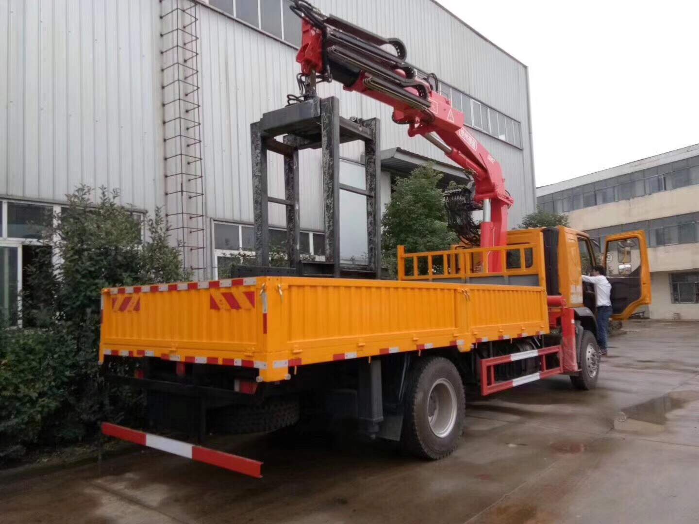 flat bed pickup truck with crane, flat truck with crane