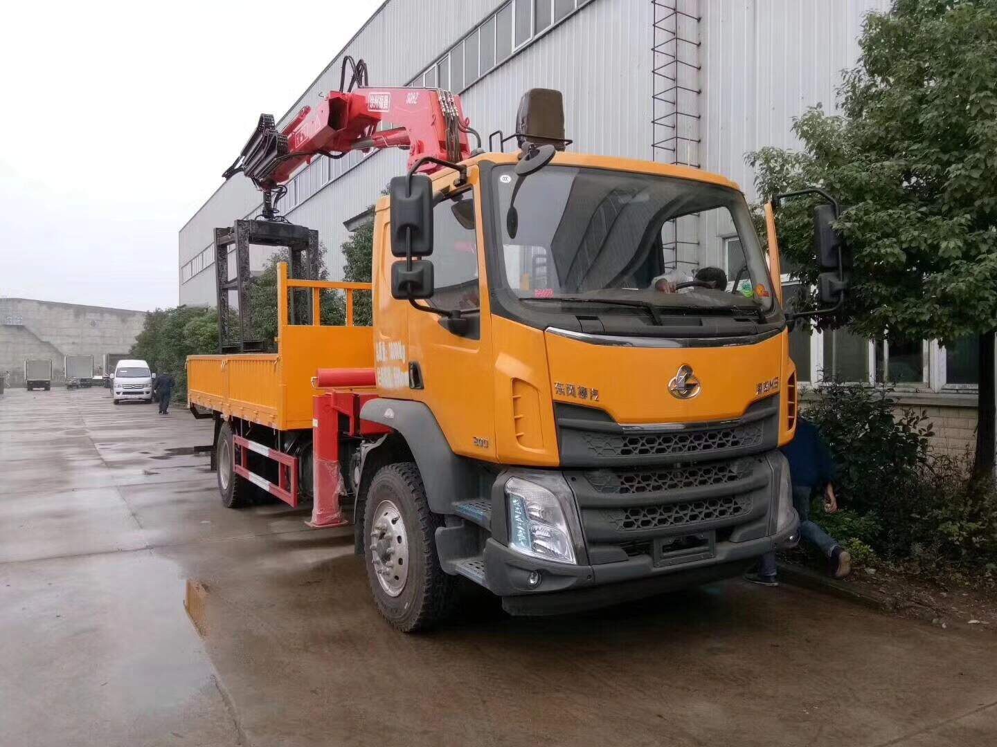 flat bed pickup truck with crane, flat truck with crane