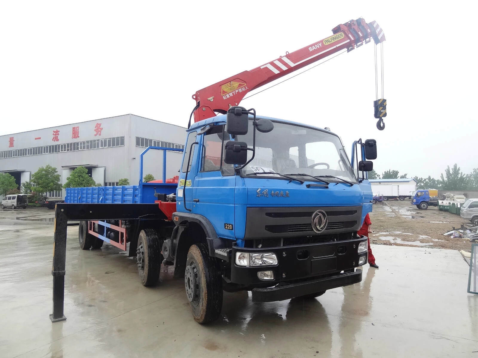 Dongfeng truck mounted telescopic crane