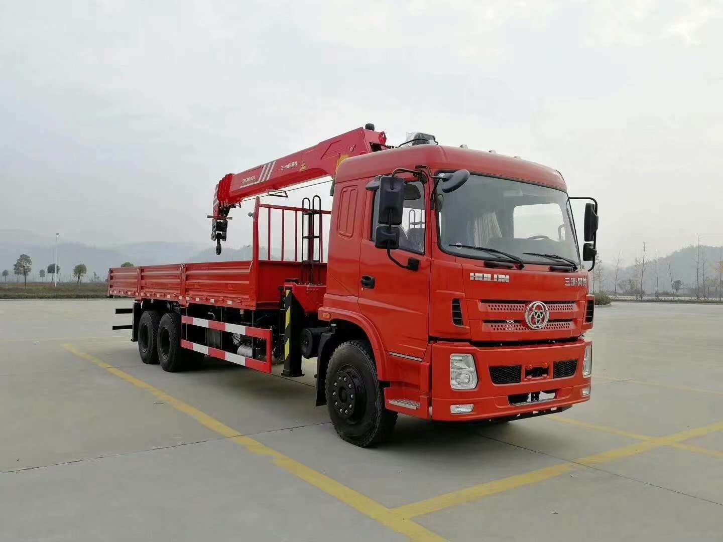 light truck with crane for sale ,log truck with crane for sale