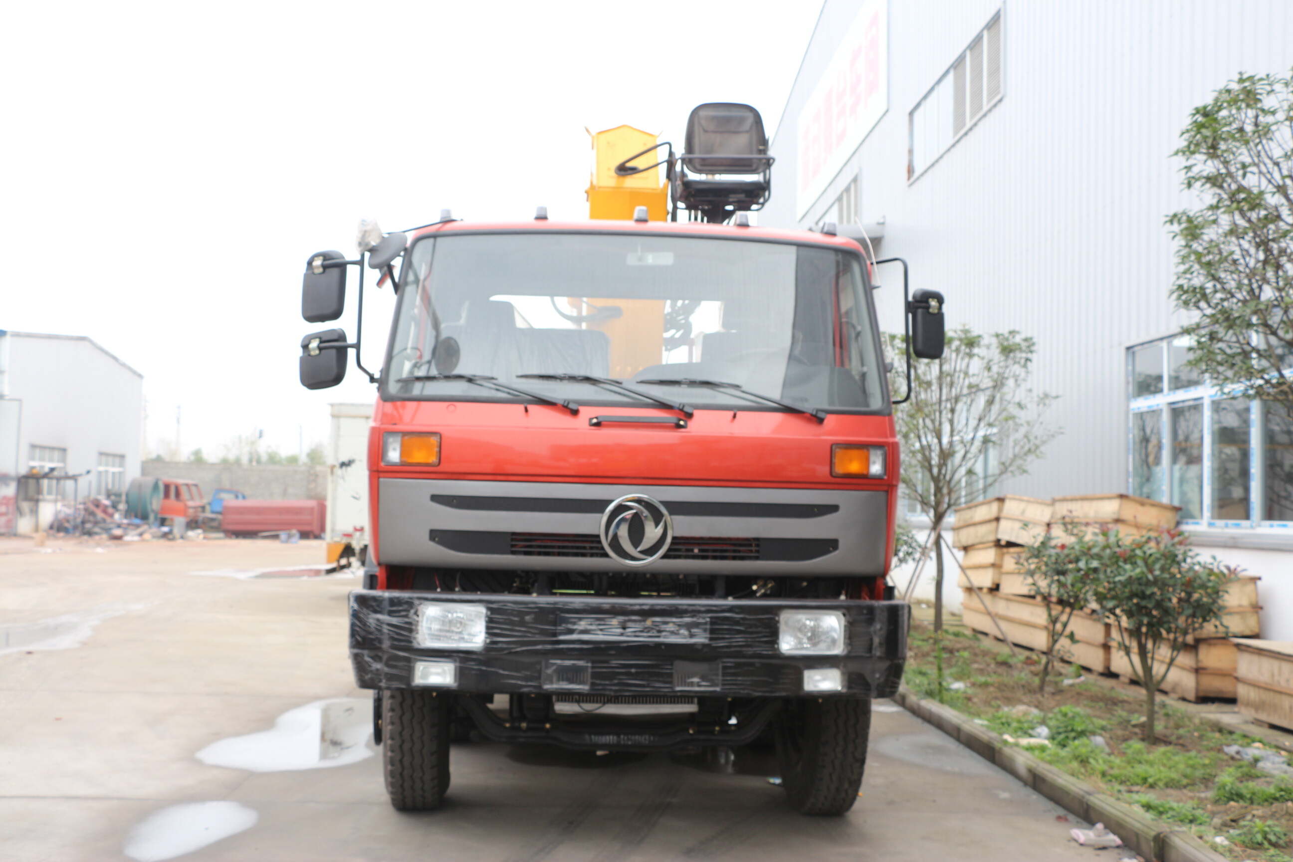 mechanic trucks with cranes for sale ,utility service truck with crane