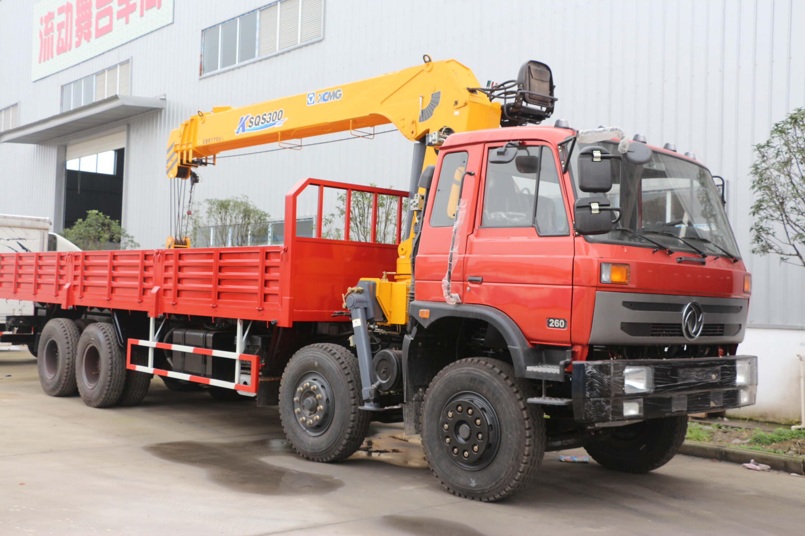 mechanic trucks with cranes for sale ,utility service truck with crane