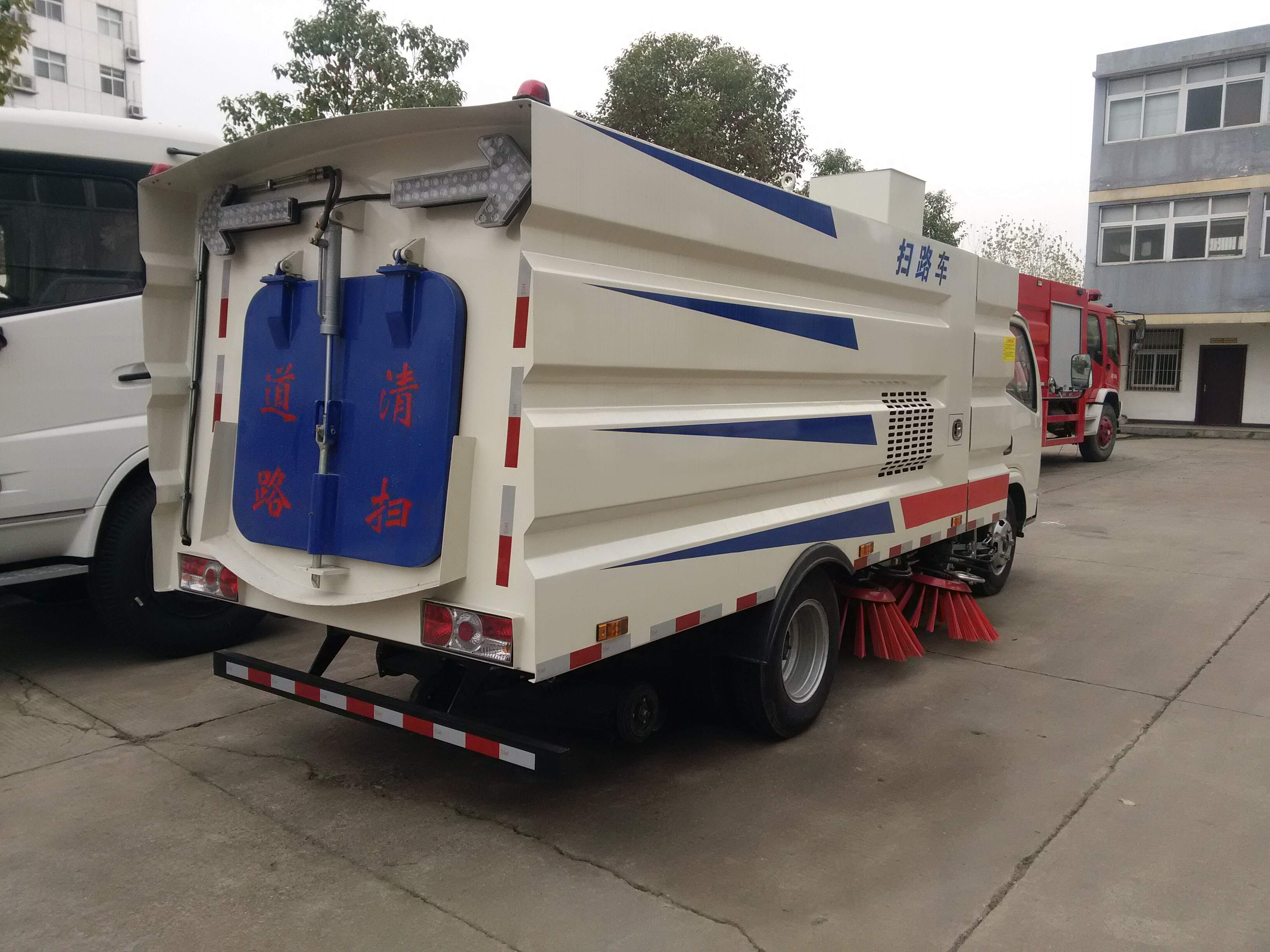 road sweeper truck video, road washer sweeper truck