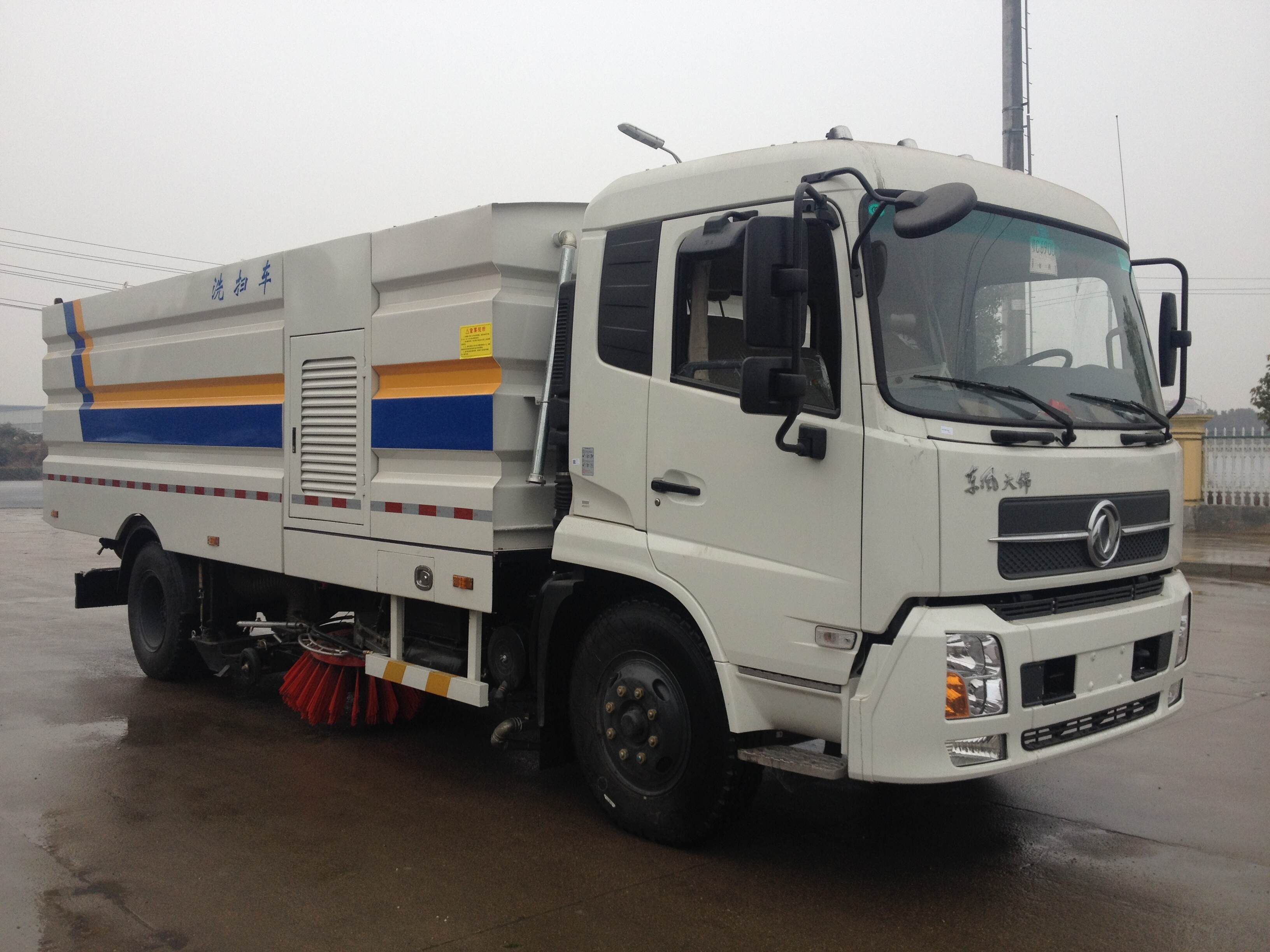 Dongfeng Tianjin road washing and sweeping truck