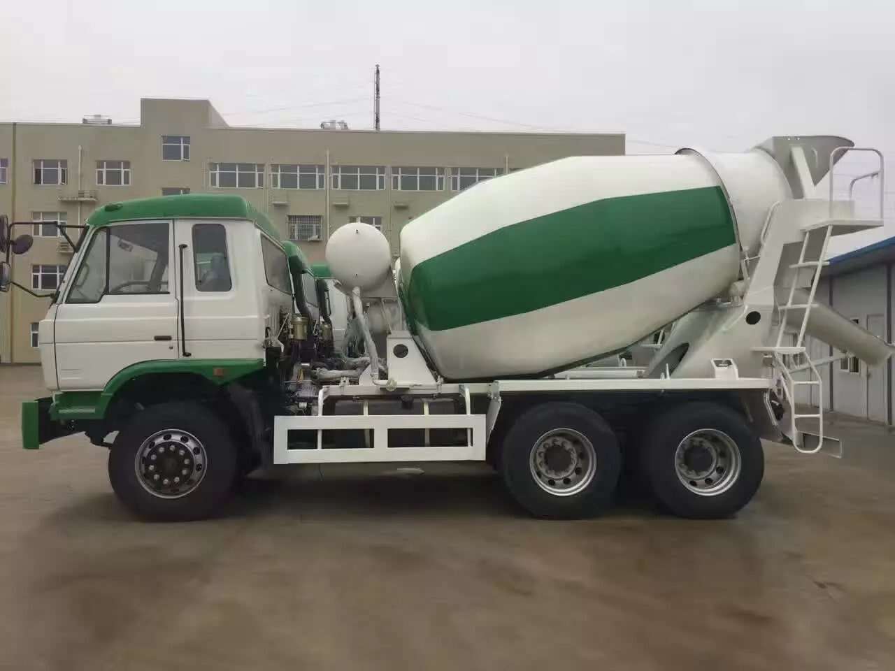 china concrete mixing truck, china concrete pump mixer truck factory