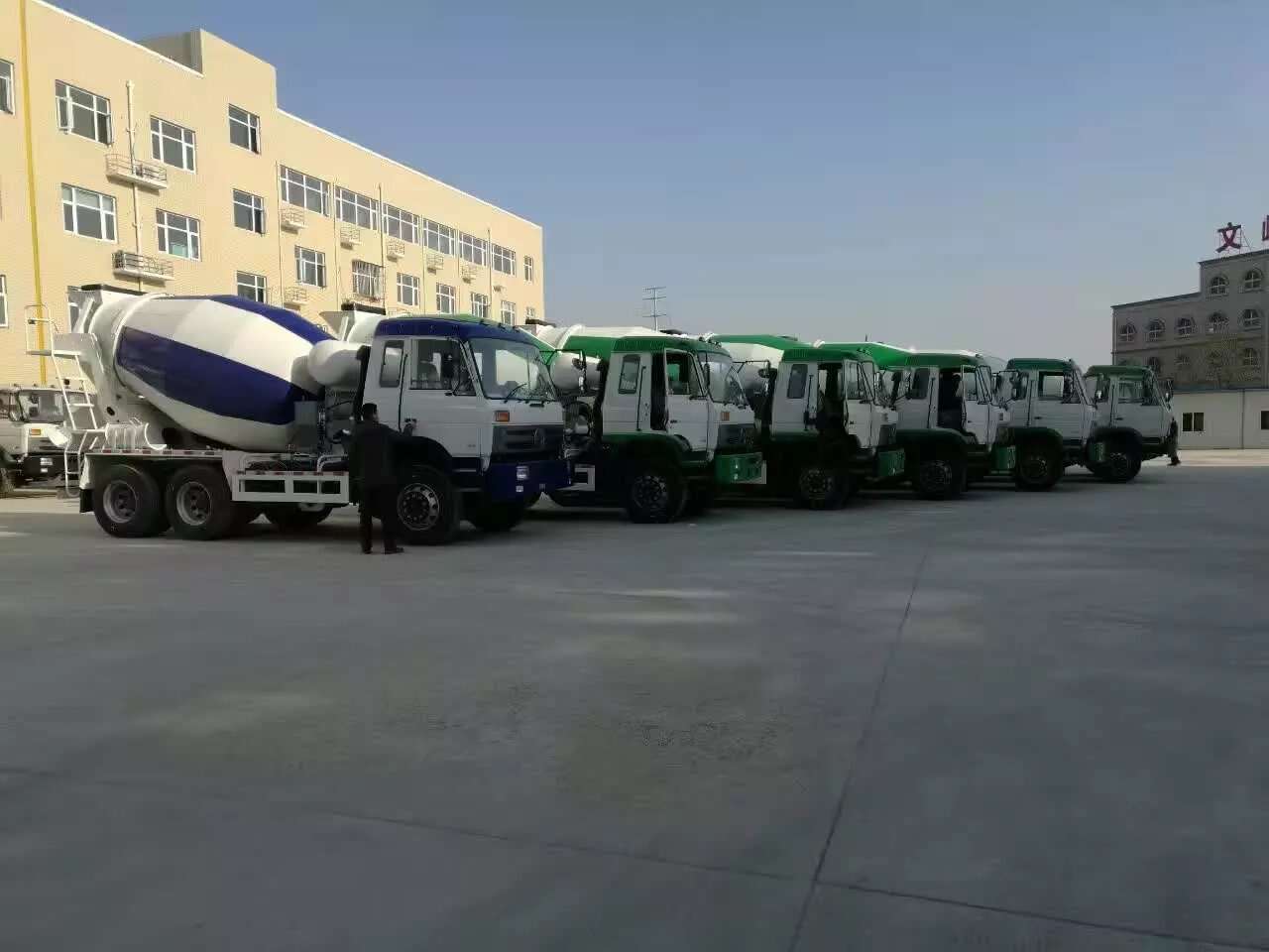 china concrete mixing truck, china concrete pump mixer truck factory