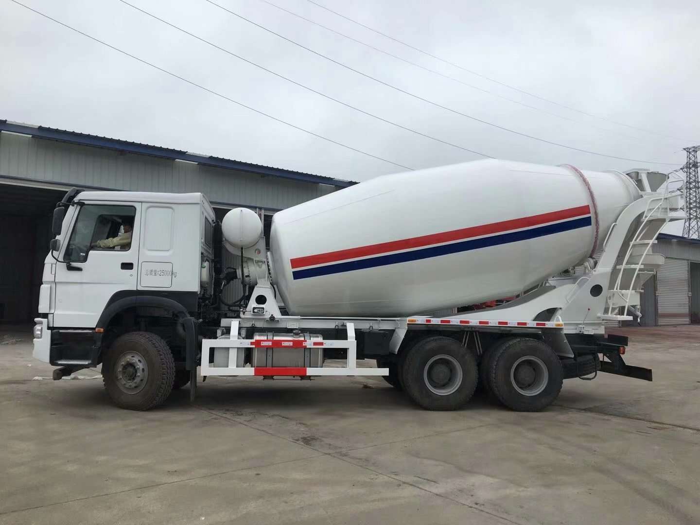 china howo concrete mixer truck, china mobile concrete mixer truck