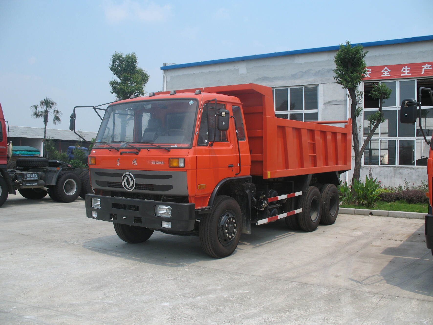 Dongfeng 6x4 style 15-20T big dump truck