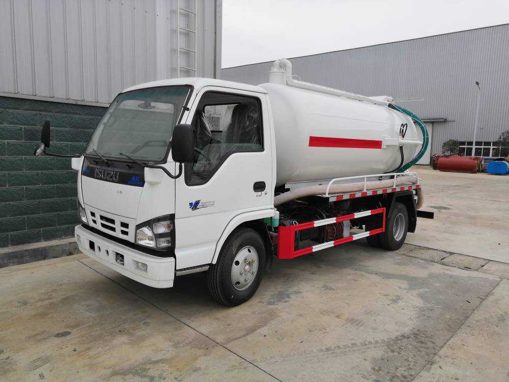 Isuzu sewage disposal tanker