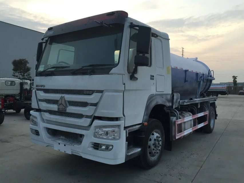 Sinotruk HOWO 10-12m³ sewage suction truck