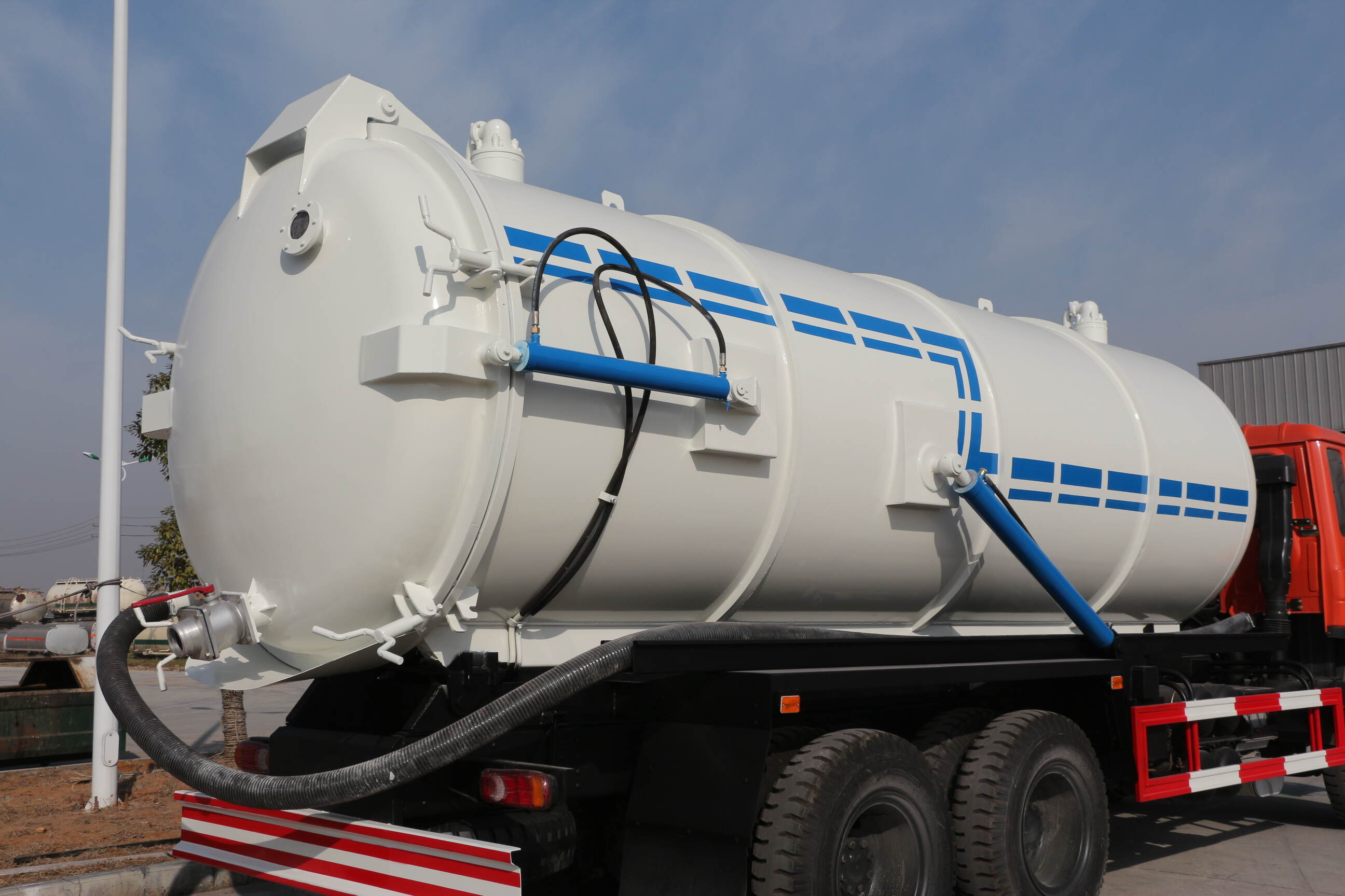 cheap sewage suction truck ,cheap vacuum sewage suction truck