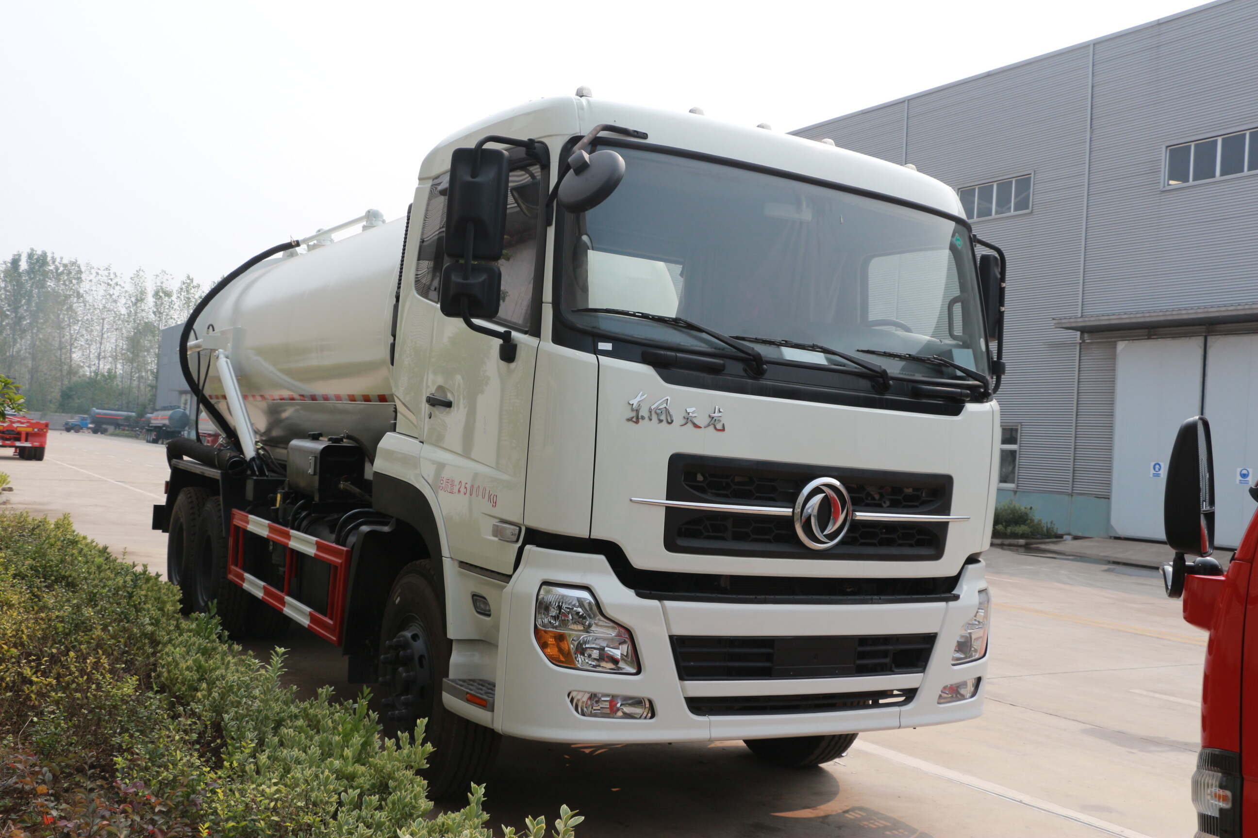 customized vacuum sewage suction truck