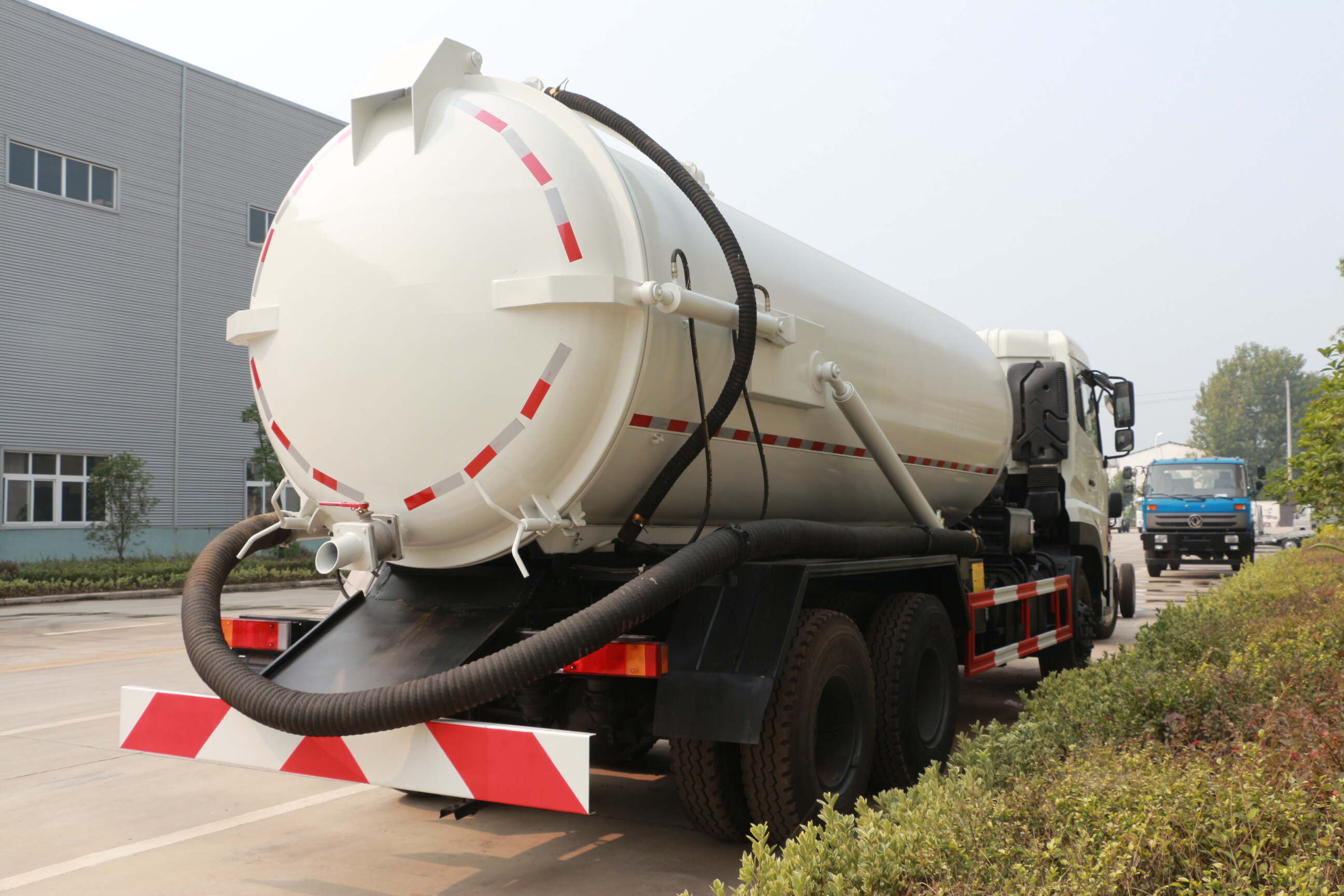 customized vacuum sewage suction truck