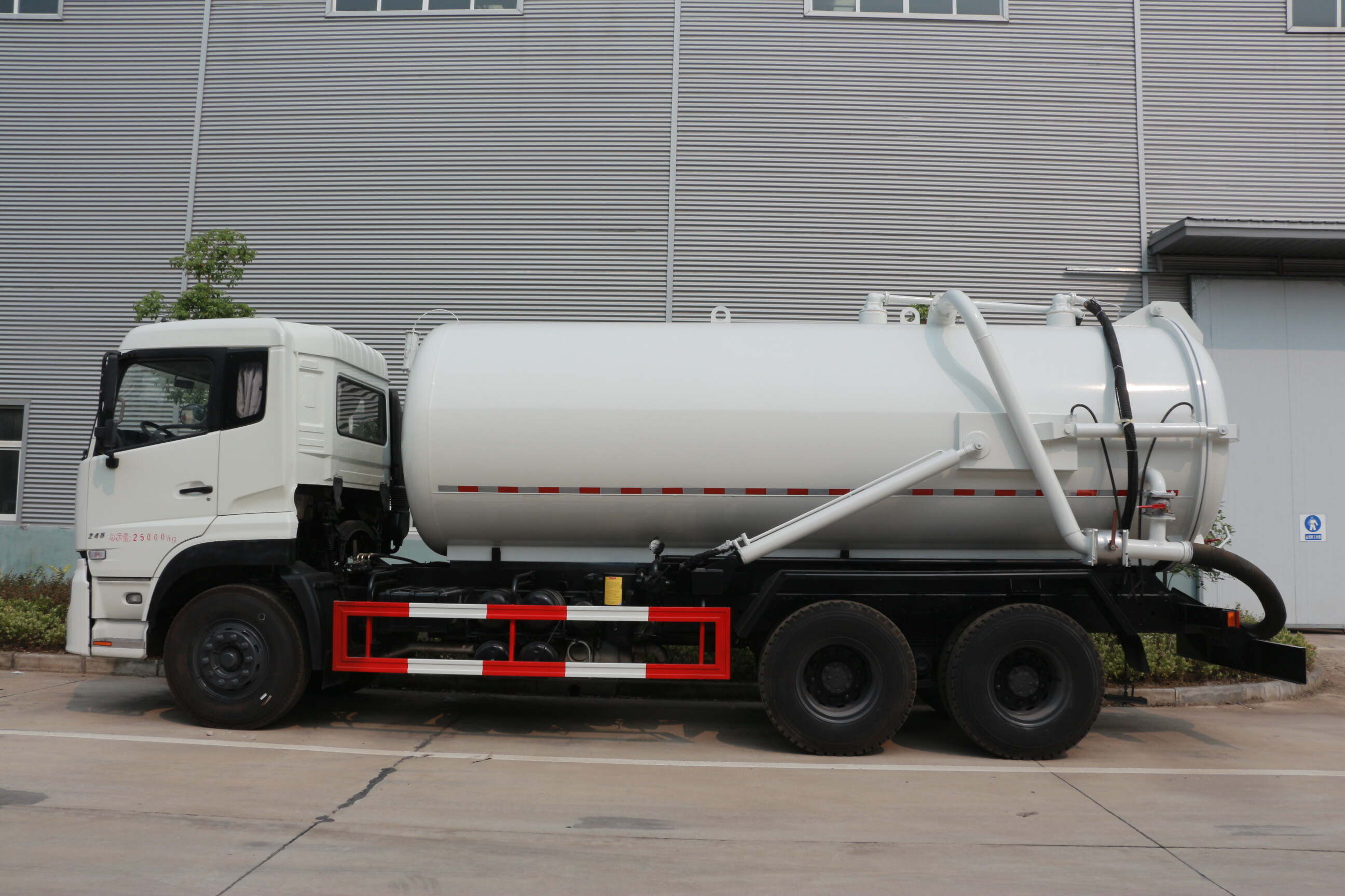 customized vacuum sewage suction truck