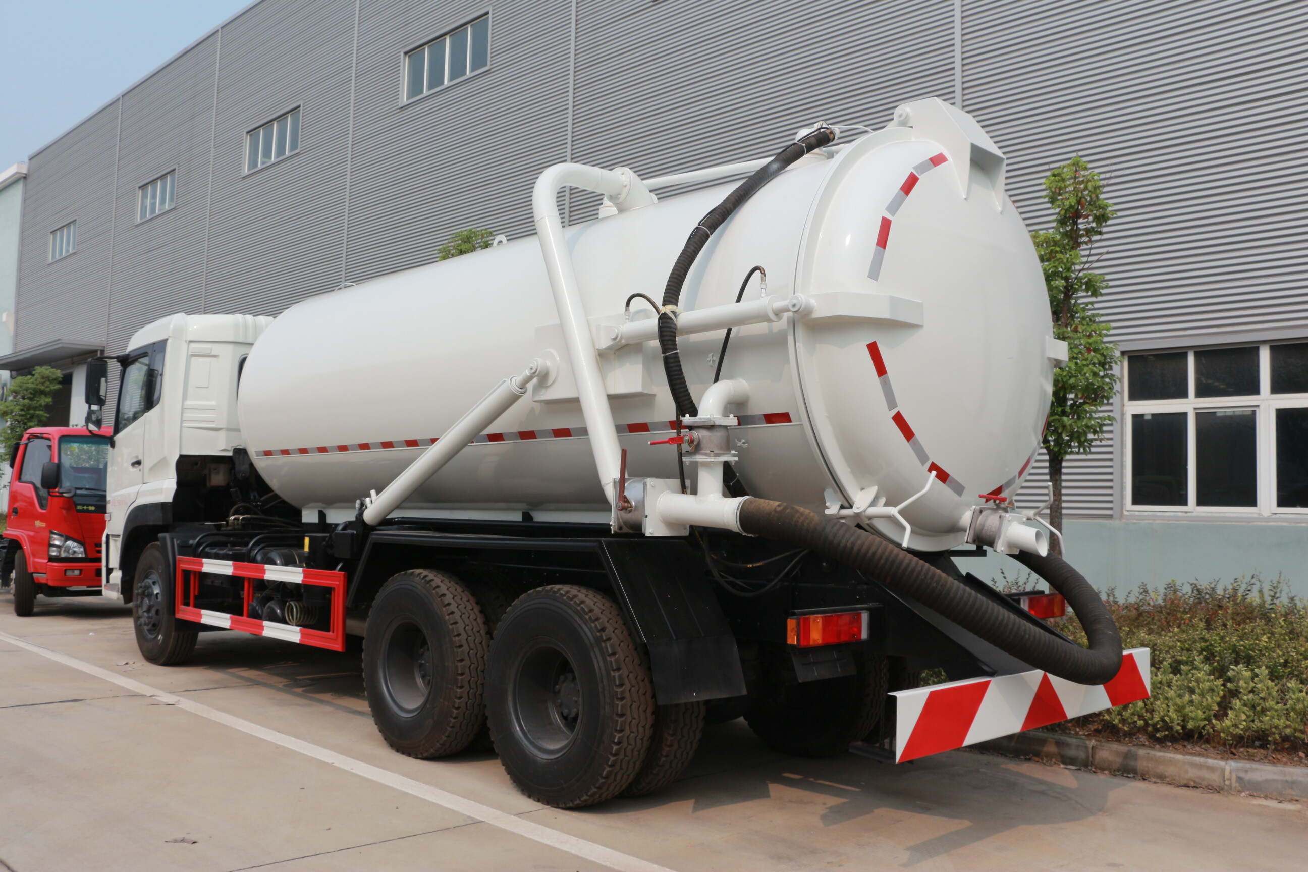 customized vacuum sewage suction truck