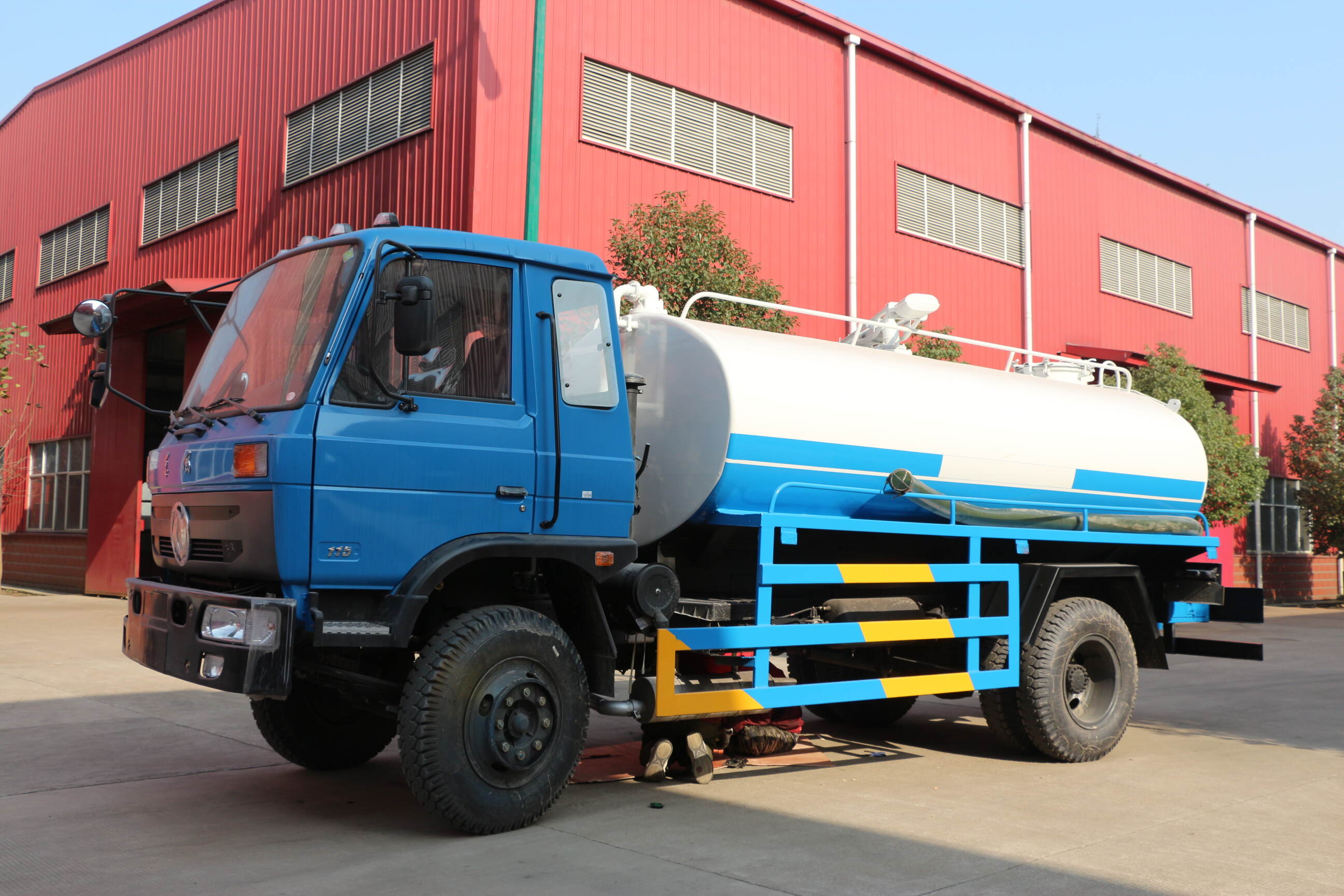 vacuum sewage suction trucks ,vacuum suction sewage tanker truck