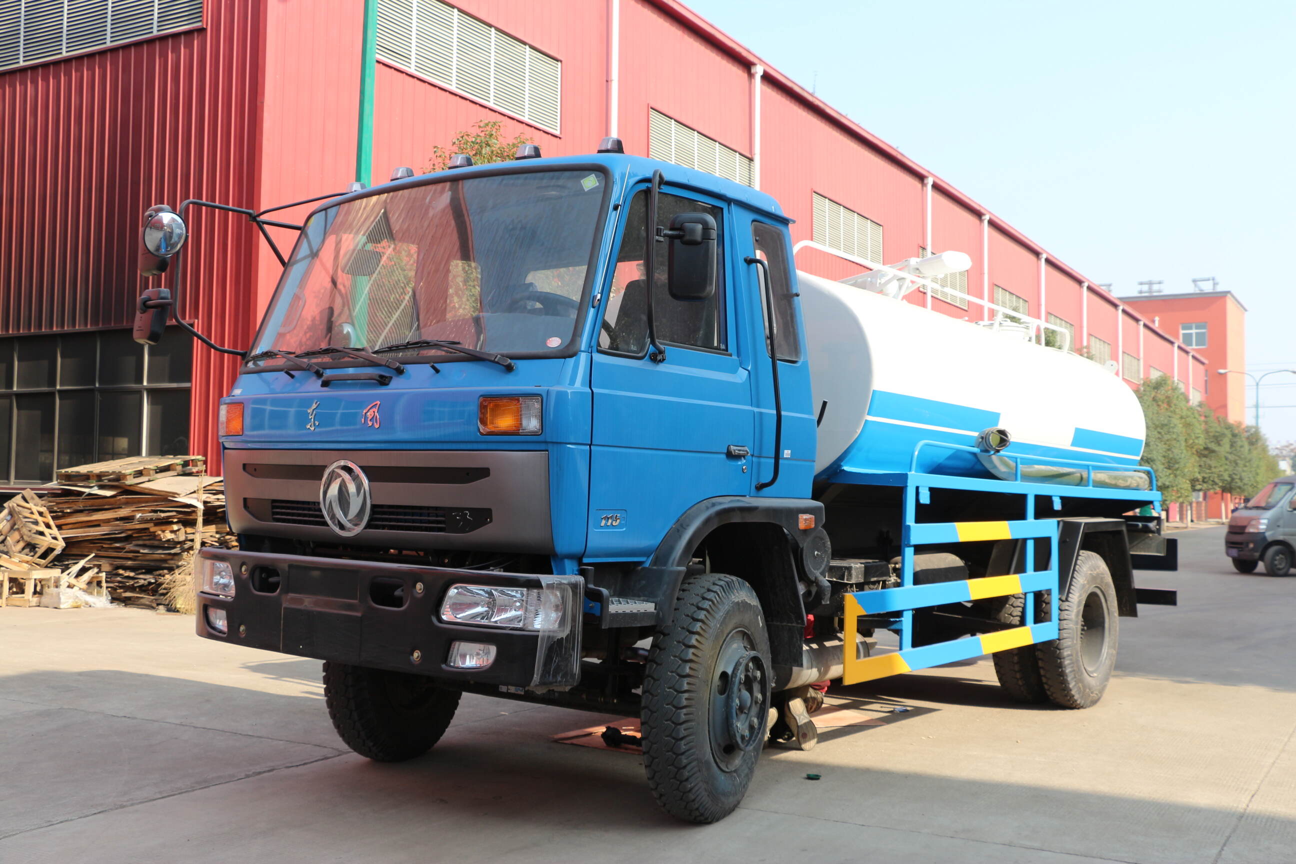 vacuum sewage suction trucks ,vacuum suction sewage tanker truck