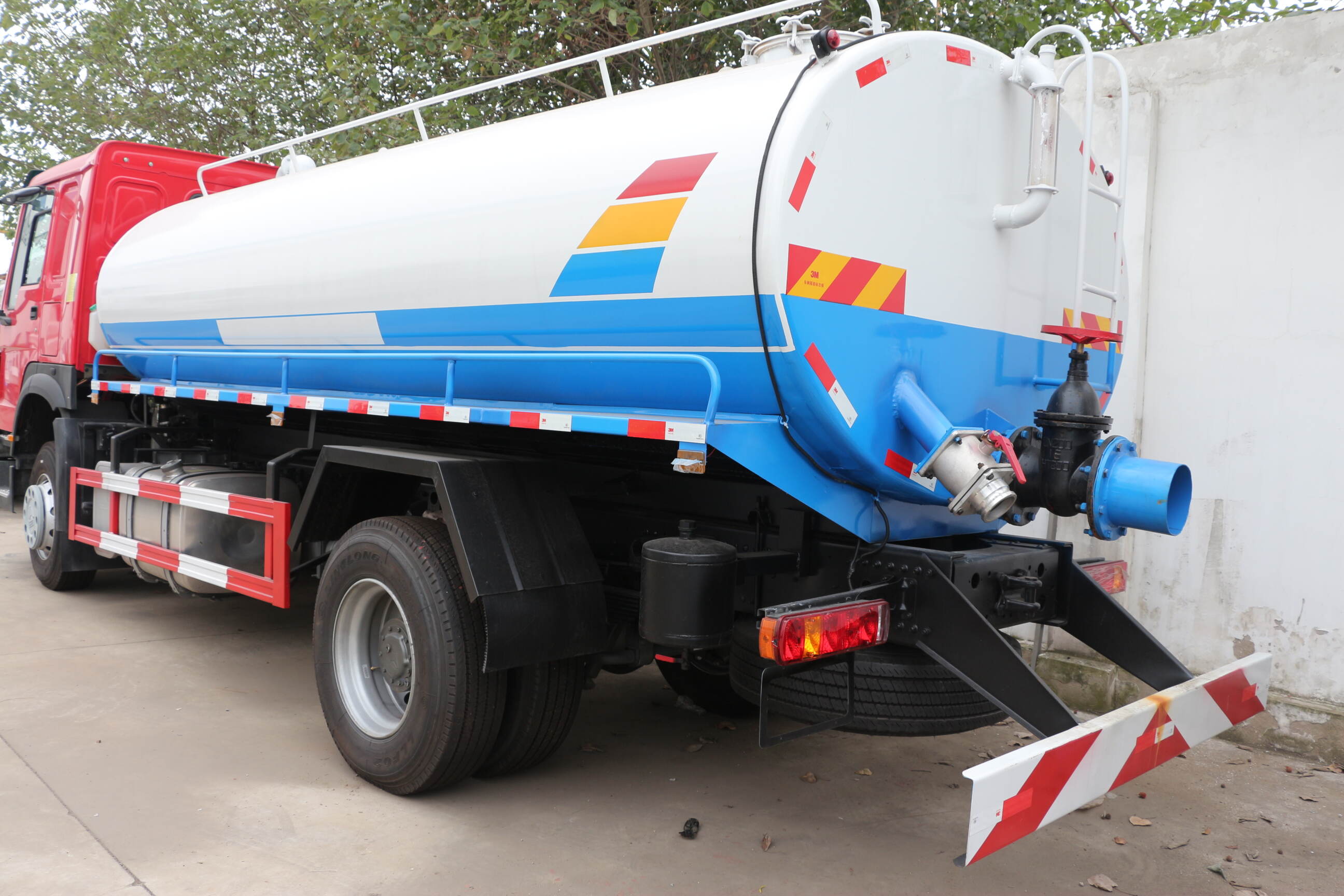 vacuum suction sewage truck