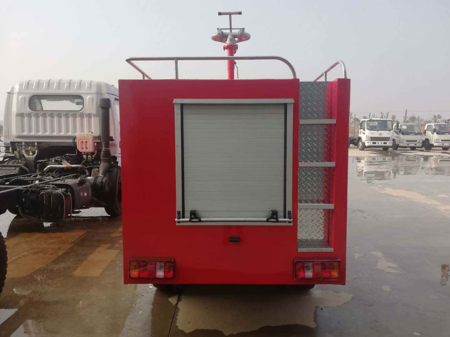 water tank fire fighting truck manufacturers