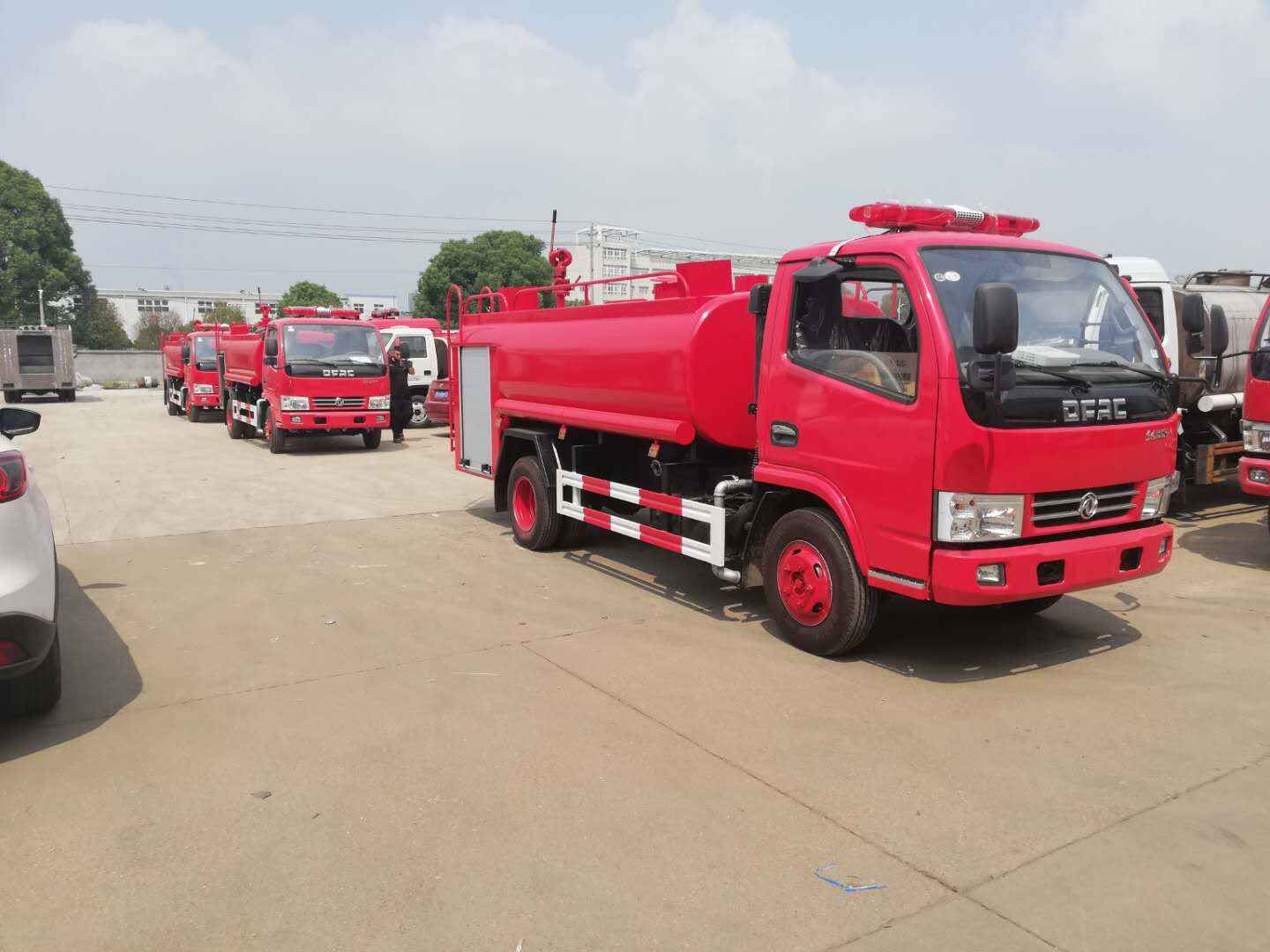 water tank fire fighting truck suppliers