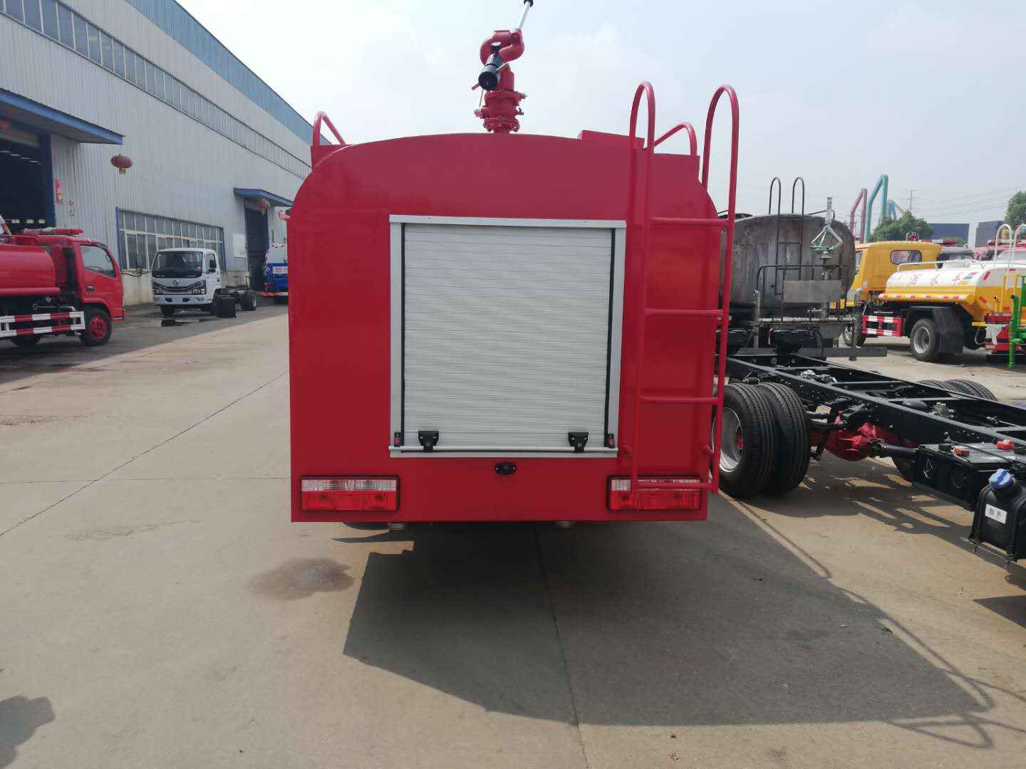 water tank fire fighting truck suppliers