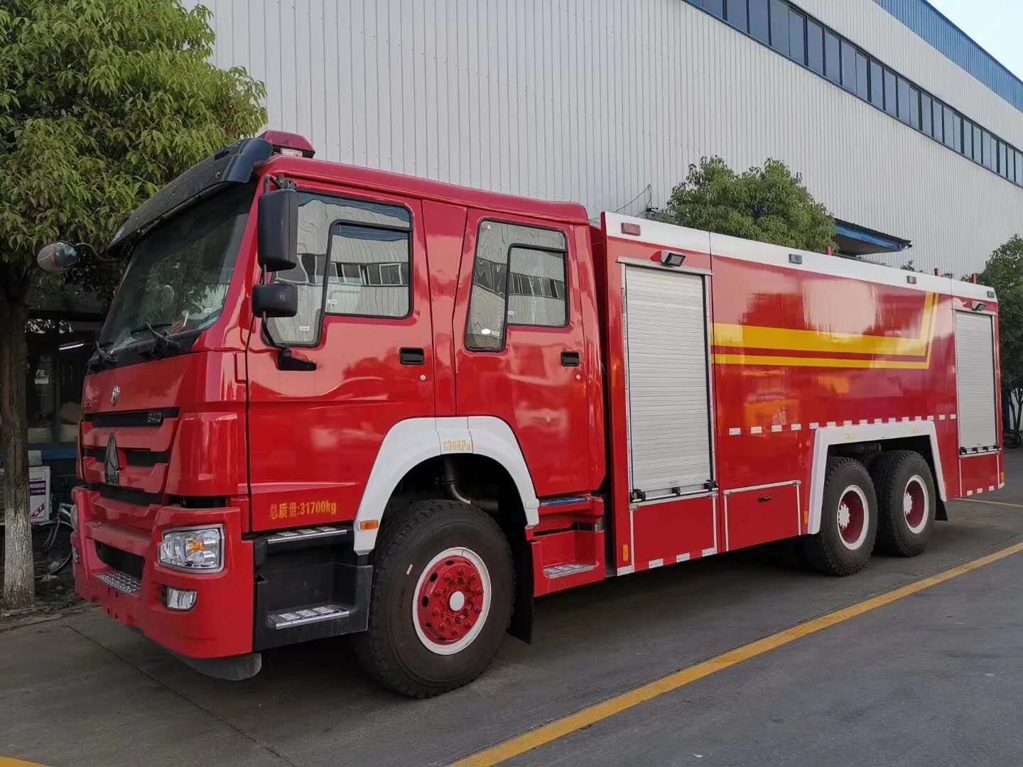 HOWO 6x4 style 15000l rapid response fire truck