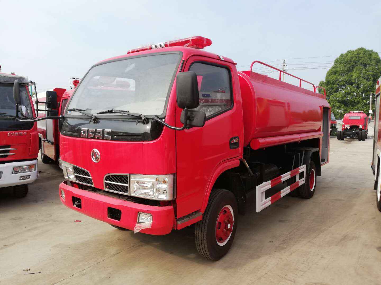 Dongfeng 4-5m3 water fire truck