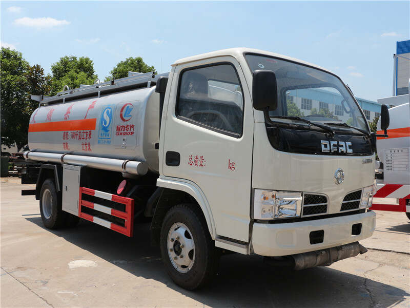 Dongfeng furuika small 5m³ fuel dispenser truck