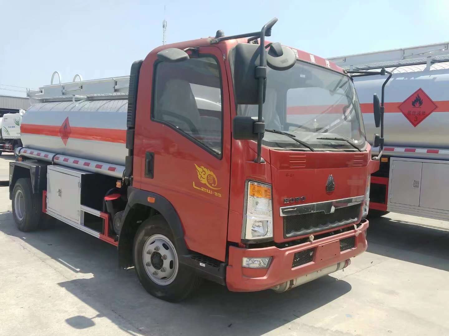 Sinotruk HOWO 5m³ fuel truck for sale