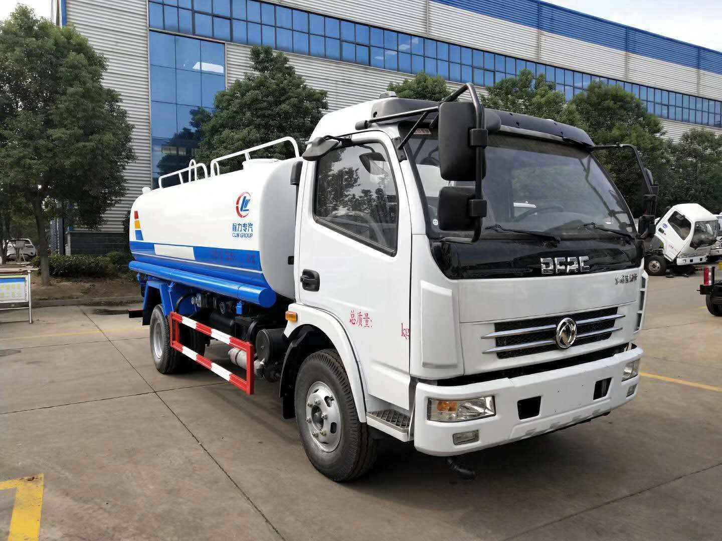 Dongfeng duolika 7m³ water tank truck